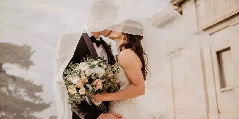 Mơ thấy hôn nhau với vợ hoặc chồng là điềm báo tốt về hạnh phúc