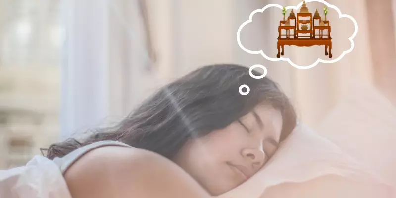 Chiêm bao thấy mình quỳ lạy trước bàn thờ thể hiện bạn đang tìm kiếm sự giúp đỡ từ tâm linh